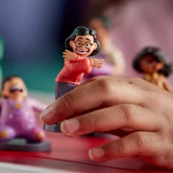 Turning Red Deluxe Figurine Playset -Disney Magic Deals Store 460062469656 2